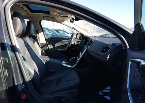 2015 Volvo S60 T5 Premier из США, поврежденный, VIN YV140MFK4F2335139